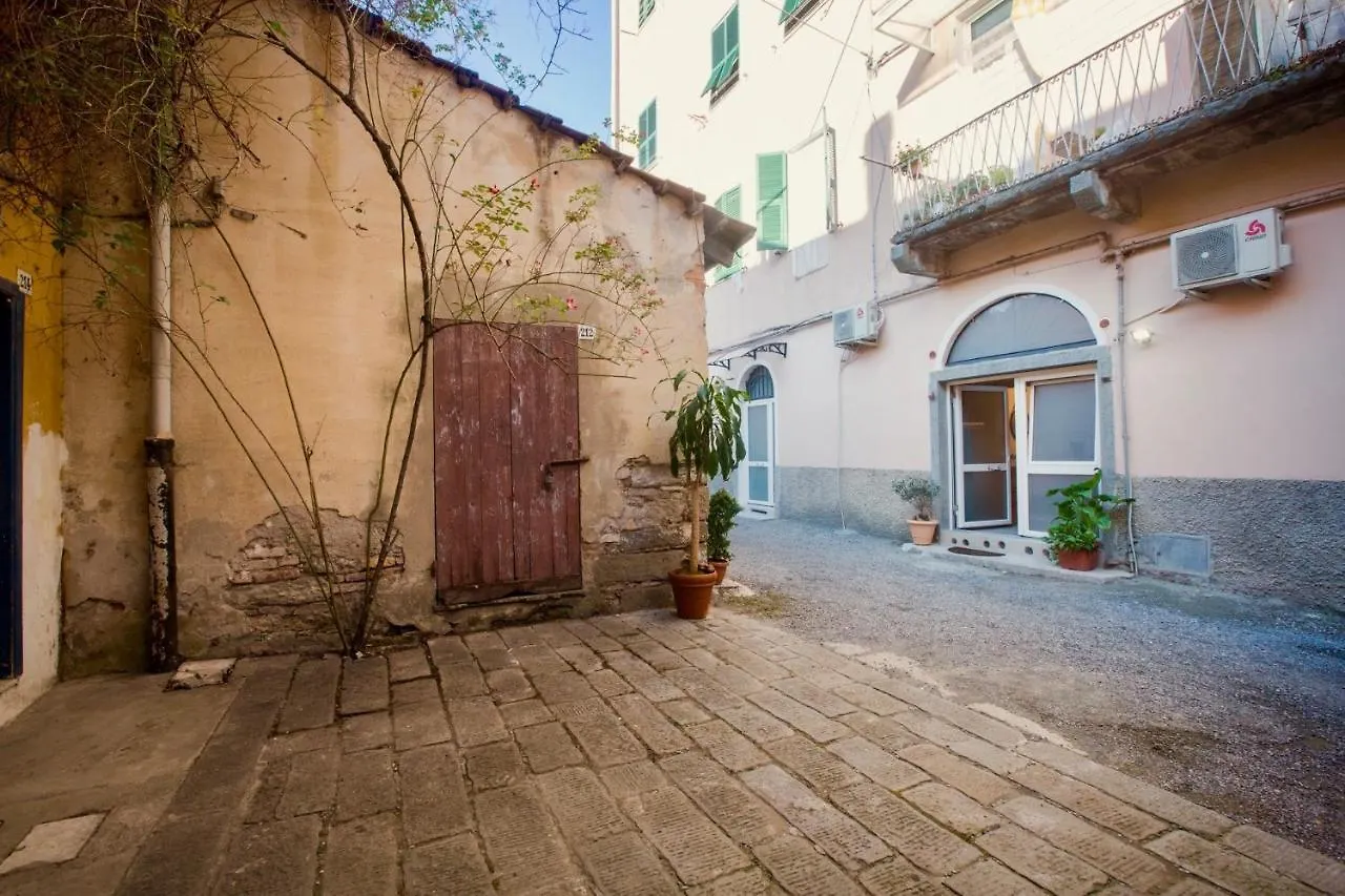 Rock & Wood - Apartment & Room La Spezia 0*,